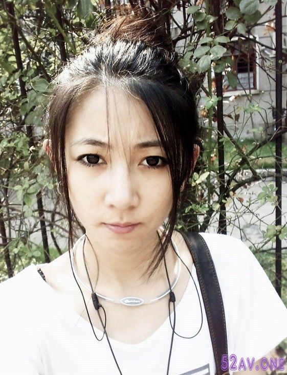 Moko Top Girl Yan Feng Jiao's KFC Family Big Bucket Leaked Nude Modeling Ph.jpg