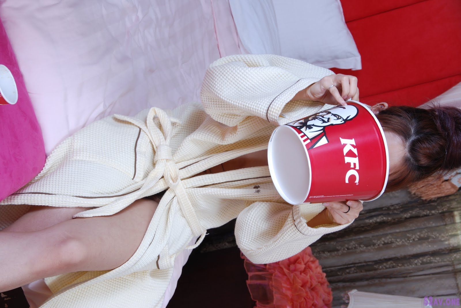 Moko Top Girl Yan Feng Jiao's KFC Family Big Bucket Leaked Nude Modeling Ph.jpg