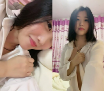 每天必擼女神！【漂亮甜馨】，大學生放假期間，賺點兒外快，粉嘟嘟美乳，小逼逼陰毛濃密水汪汪