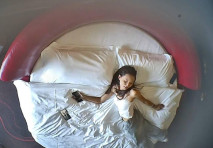 新流出酒店上帝視角高清偷拍 校園極品清純白月光喜歡撅著屁股等待男友的插入