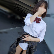 第一次見面的大叔把玩具放進小穴裡，在觀光地約會。 敏感的小穴多次沾滿精子…這是最後一次了？