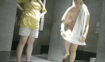 大眾浴室內部員工偷窺專門挑美女洗澡換衣服