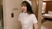 超高質量妹子，微胖界純情甜美的小護士，笑起來讓人神魂顛倒，白虎嫩逼被大叔無情內射