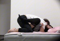 年輕性感的丈母娘喝醉了被女婿趁機操哭，吊帶黑絲強勁抽插操穴，阿姨就一次好不好~你背叛我女兒