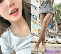 炎炎夏日小蘿莉塞跳蛋戶外露出，有感而發居然哭起來了，回酒店讓男友的大雞巴瘋狂抽插才能安慰，粉嫩軟萌嬌小可愛擼管必備