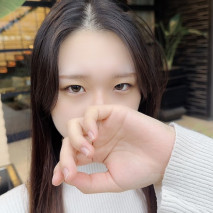 高挑苗條的小楓（18歲）的夢想是成為頂級模特。我調教了她，她因為太緊張而全身僵硬。