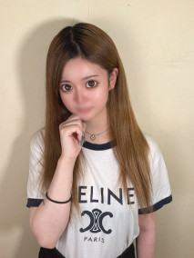 【辣妹度120%×禁斷費洛蒙全開】終於素顏大公開♥一邊享受著散發危險香味的綾醬，一邊大量中出緊緻的陰戶♥