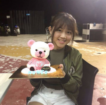 酒店約炮身材豐滿的19歲女生 這次口味有點重釣起來幹太爽了