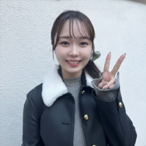 【初】【大量潮吹】一名女大學生被一個男人誘騙，並被拍攝了無碼的第一視角影片。她敏感的身體極度敏感，高潮迭起，難以自持。大量的精液射進她濕潤的陰道裡