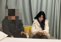 精品獵艷阿賓探花 19歲剛下海的女孩口活一流 白虎穴水特別多很滑很緊 女上位扎馬操穴角度姿勢很棒很享受