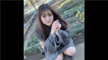 首次攝影・露臉！！今年大學的畢業典禮結束後，剛剛進入媒體事業部的新人巨乳女職員在休息日被叫來口內射精！！還有2回生中出！！