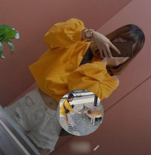 最新流出高價約戰手機行上班的年輕妹子，小隻馬蘿莉身材可愛型，一鏡到底全程露臉，極品粉嫩私處又緊又小