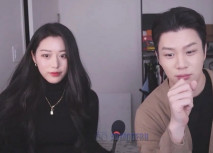 韓國情侶自拍 有點小帥的主播，今天找了一個不錯的極品美女，玩裸播，女主絕美！