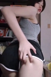 短髮女同學誘惑我