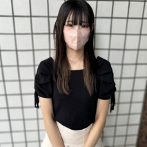 粉絲群人氣不斷增加的女孩！【無】【中出】與身材苗條、小胸、笑容可愛的女高中生進行大量的親密性愛。中出之後，一起在浴缸裡暖身。