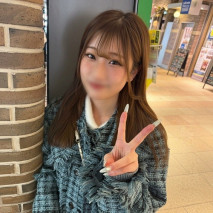 【初次拍攝】一位剛畢業的醫學生，長相甜美，舉止迷人。 「感覺真好，我可以一直這樣下去……」她呻吟著，被深深地插入陰道，大量的精液射入她美麗的粉嫩陰道。