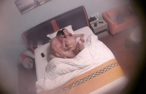 新流出家庭旅館偷拍 良家美女小少婦偷情 鄰居胖哥被操的胡言亂語 說要一輩子這樣