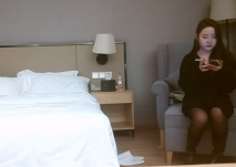 【用利頂你】酒店約操外圍，黑絲襪極品御姐，肉感身材埋頭吃屌，69姿勢舔騷逼，交叉姿勢一頓爆操