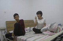 房東出租屋偷裝360攝像頭監控偷拍 短髮樓鳳小姐與各種嫖客的性交易被猛男抱起來操