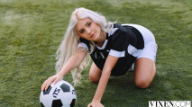 2022收費精品VIXEN大作 頂級網紅女神伊娃劇情演繹-足球寶貝迷戀球員球場搞完回家繼續搞各種體位翻雲覆雨