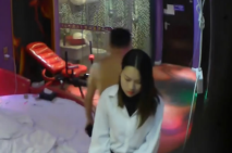 新台首發螢石雲情趣酒店專業炮房 偷拍大叔嫖妓高素質白領兼職外圍女體驗銷魂椅操逼