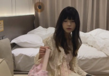 探花【卡爾】約了個十分有女友感的妹子抱著做很舒服 妹子還是個白虎小穴一根毛都沒有各種姿勢抽插