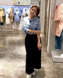 服飾店大奶老闆娘私拍被男友流出