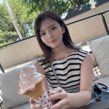 首次拍攝·露臉！限定版！！喜歡運動的皮膚白皙美女今年20歲是個專業學生！！ 一邊扭曲著可愛的臉，一邊讓你一次又一次地感受到高潮，絕頂的口內射精&2次生中出！！