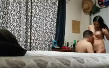 熟女阿姨偷情老外 又舔又親 被無套輸出 完事還送阿姨一條裙子 非常開心