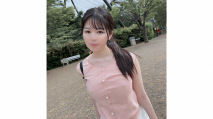 露臉！ 限定版！！ 染上了扭曲的性癖，普通人無法滿足的透明美肌的白桃G罩杯！！ 坦率地接受NPNB約會羞耻感到喜悅的美女生中出！！