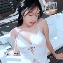 男友的雞巴讓她的小穴濕透了，而且插得很深