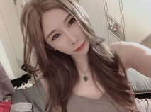 夜店辣妹在家跳舞