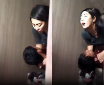 小情侶夜店廁所大戰，女主清純美麗，爽到舒服享受的表情！