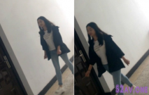 最新學校偷看兩個學妹噓噓 眼鏡妹尿尿完手摸逼逼爽一會再起來