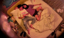 大學生熱戀情侶開房愛愛，眼鏡男艷福不淺，女友身材很哇塞而且又主動，口交足交啪啪，特別喜歡吃肉棒