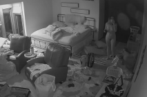 2023-6月精選黑客破解家庭攝像頭偷拍 奇葩年輕夫妻凌亂環境也不管做愛最要緊，還以為這家召賊了