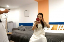 【眼鏡敗類探花】，剛下海的兼職小姐姐，頗有氣質，嬌小玲瓏還有些害羞，胸大溫柔，抱起來狂插，推薦