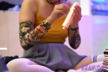 粉紅兔夢遊仙境第一集，最新上線少女春夢淫蕩自慰，被操內射中出操的白漿四濺