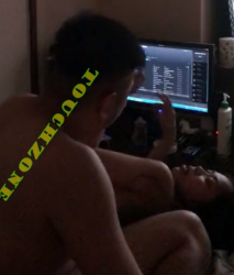 酒吧駐唱火辣美眉與2位金主性愛大戰~上下洞齊開屌完用手摳淫水嘩嘩的不停嗲叫聲說不要