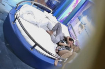 稀有浪漫海島主題酒店藍色情趣圓床偷拍 富姐少婦和猛男情人度假連幹幾次中途穿上黑絲