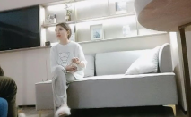 約啪年輕漂亮粉嫩嫩小少女酒店做愛 很有情趣 精緻黑衣苗條身材 沒想到看到雞巴不願意操了 只好赤裸陪伴