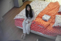 流出酒店偷拍 極品嫩白女神被男友無套後入枕頭捂臉射胸上 高清完整版