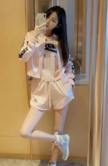 長腿反差婊母狗 仙仙 被金主3P狂插炮！