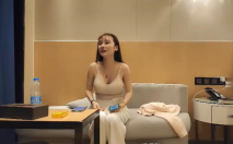 約會高顏值美女身材銷魂極品啊 好深的乳溝白皙飽滿挺翹 前凸後翹性感屁股騎乘跨坐雞巴上套弄親吻猛力操