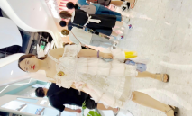 商城狂跟穿洛麗塔透明內內悶騷眼鏡妹,清晰可見的穴縫和黑毛饞死人