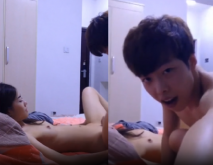 小情侶日常愛愛 你欺負我妹妹 弄的妹妹都害羞了 就是不讓你進去 長腿女友一字馬做愛