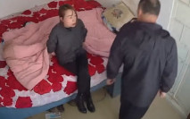 居家攝像頭偷拍 東北農村中年夫妻大白天的在家裡打炮