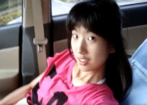 帶著漂亮的媳婦開車去郊外玩車震有點害羞不讓拍臉