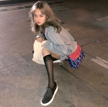 灌醉電子廠精神小妹 探探約出來吃夜宵，得手拖回出租房，肆意玩弄騷逼！