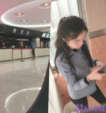 守候很久才拍到電影院女神售票員噓噓